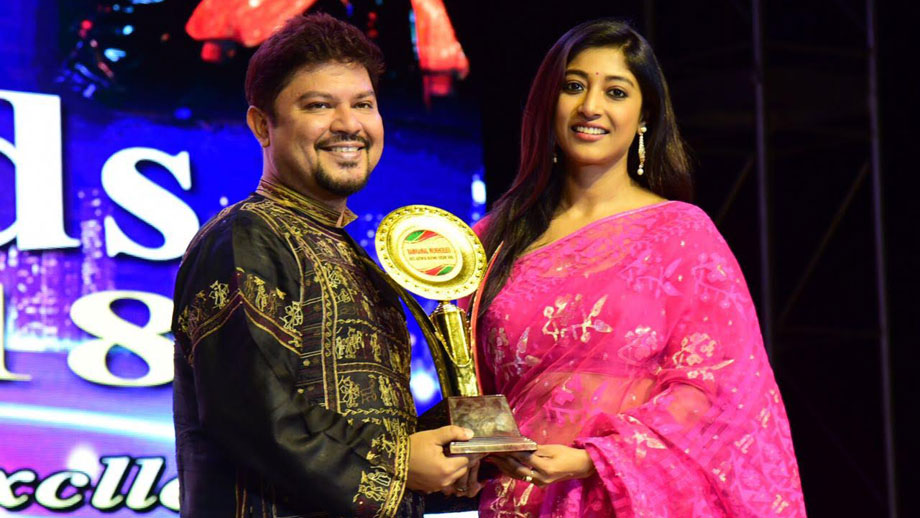 Paoli Dam honours Ram Kamal with Bengal Youth Award as Best Author 1