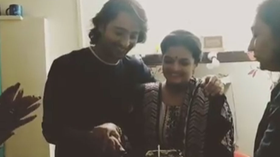 Yeh Rishtey Hain Pyaar Ke team celebrates Shaheer Sheikh and Chaitrali Gupte’s birthday on set