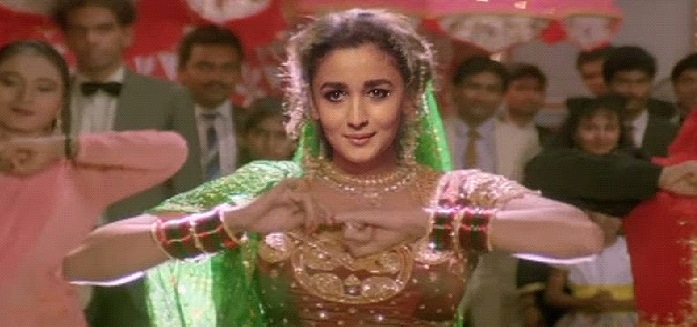 Have you ever imagined Alia Bhatt in some of Madhuri Dixit’s iconic looks? See here! 1