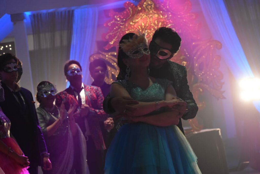 Yeh Rishta Kya Kehlata Hai: Kartik and Naira's romantic dance in Masquerade party 9