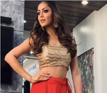 Drashti Dhami's style evolution will leave you in awe 2