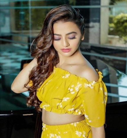 Every time Ishq Sufiyana star Helly Shah gave us major fashion goals 3