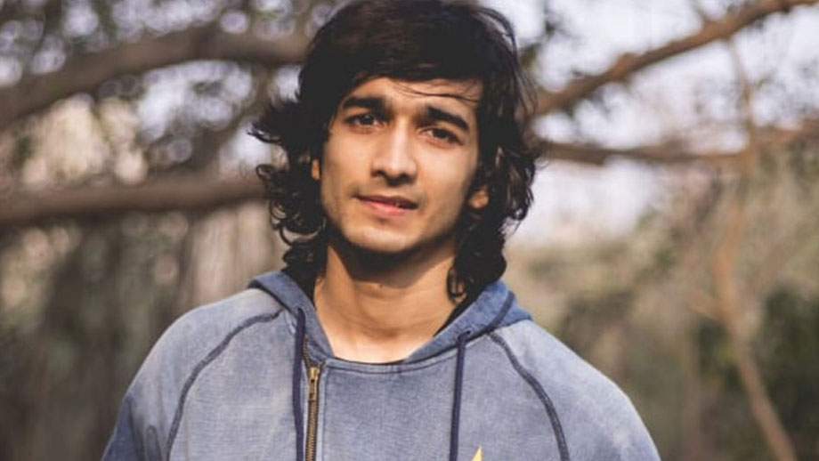 Shantanu Maheshwari tries smoking for the first time for Medically Yours