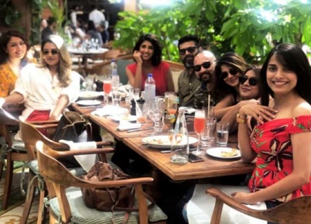 All the times the Bepannaah actress Jennifer Winget gave us BFF goals with her squad pics 2