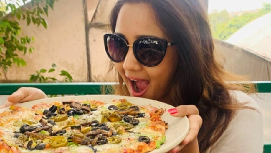 Ashi Singh’s pizza date