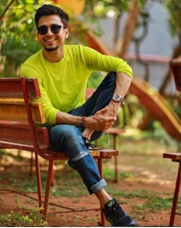 Handsome hunk Amol Parashar here to instantly brighten your day 1