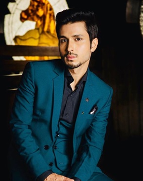 Handsome hunk Amol Parashar here to instantly brighten your day 5
