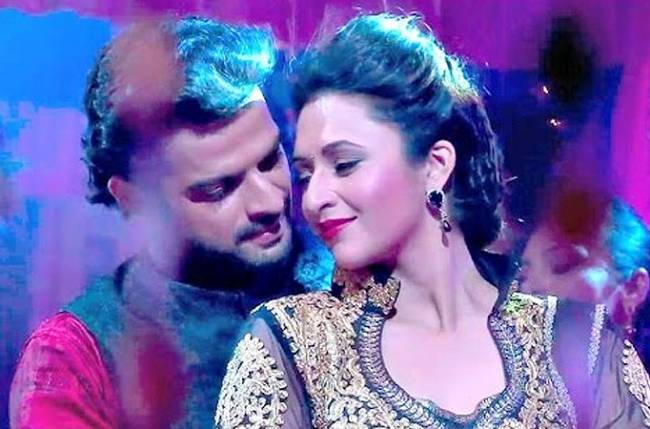 When Divyanka Tripathi And Karan Patel Set The Temperatures Soaring High With Their On-Screen Chemistry 1