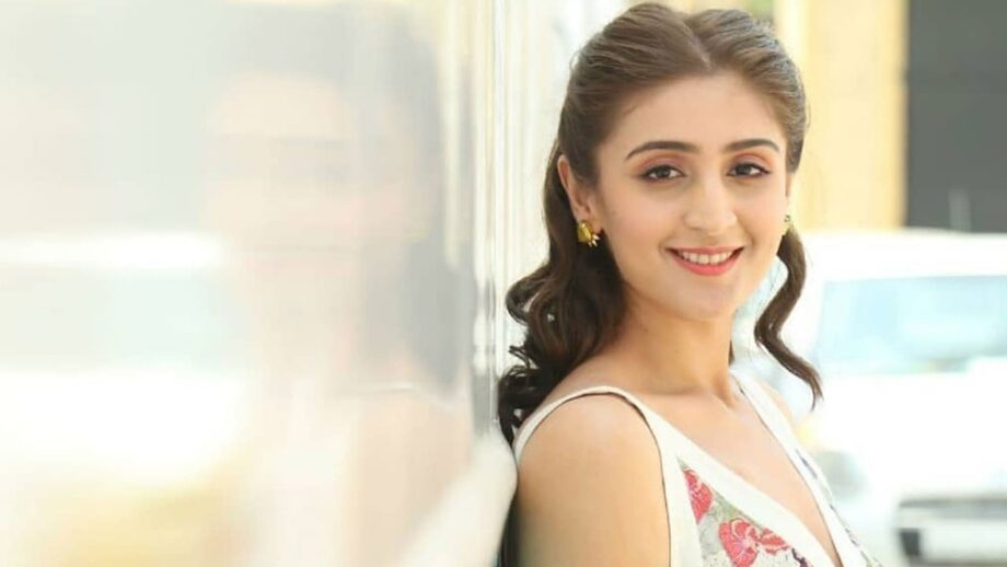 Dhvani Bhanushali and her cute pictures
