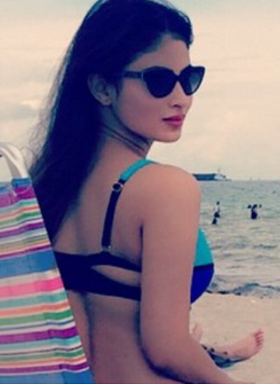 Mouni Roy swimsuit looks that had fans in awe! 2