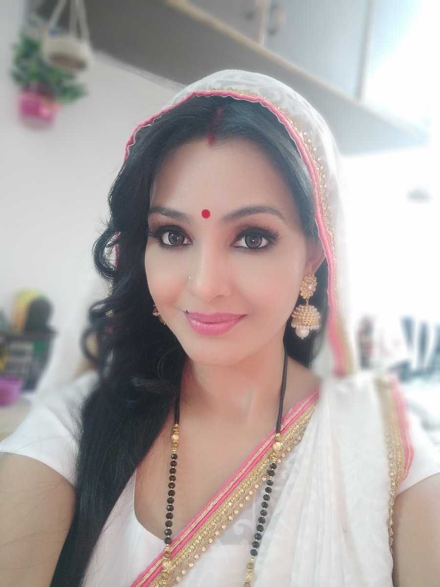 Our pyaari Bhabhiji aka Shubhangi Atre is a Selfie Queen. Here's proof 3