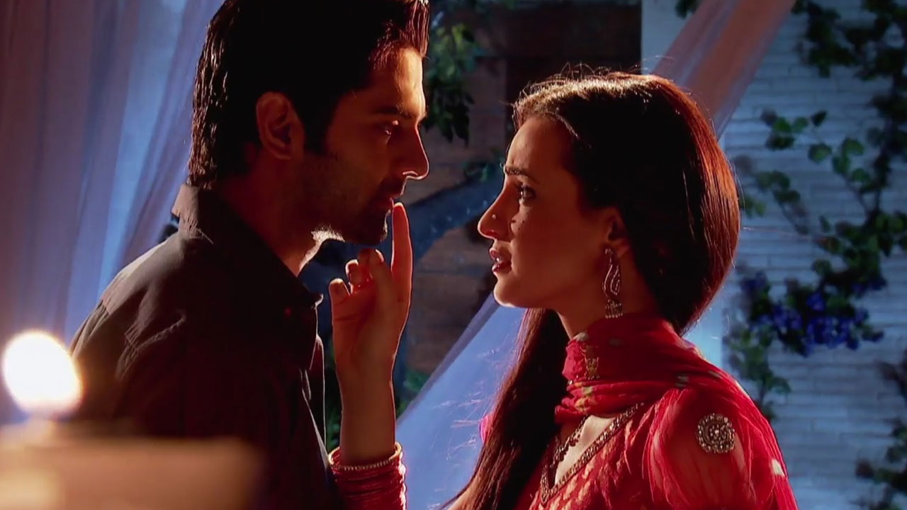 Arnav and Khushi's chemistry will sizzle you | IWMBuzz