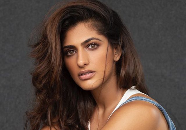 Pictures of Kubra Sait to get you through the week 5