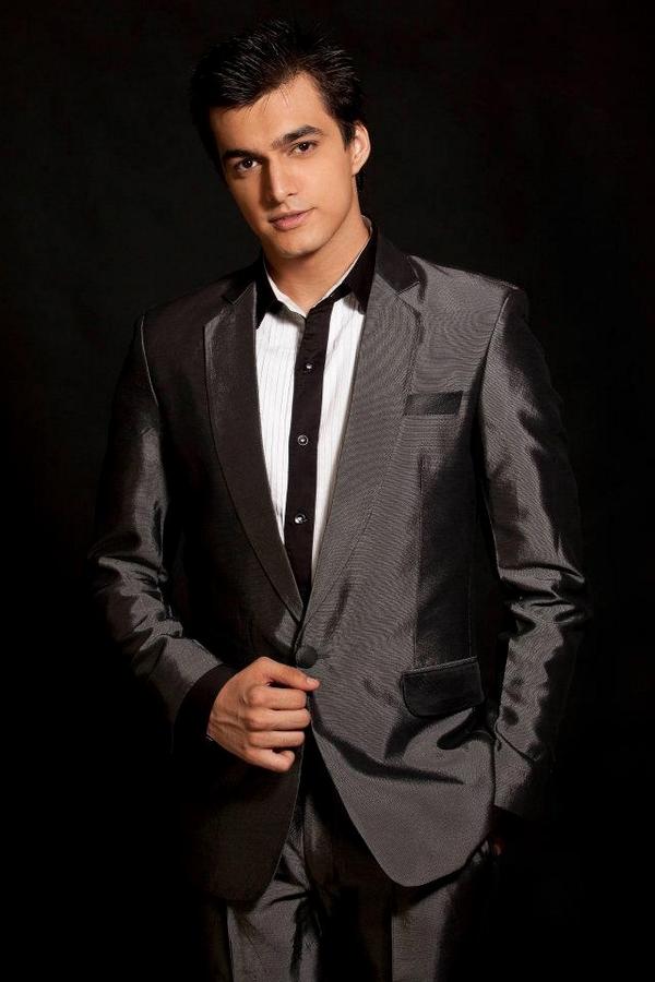 Eye-catching looks of TV's handsome hunk Mohsin Khan 4