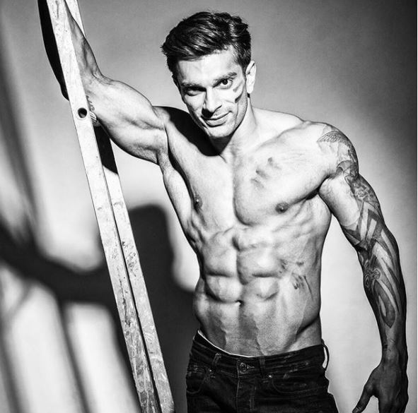 Hot moments of Karan Singh Grover to get you through the week 1