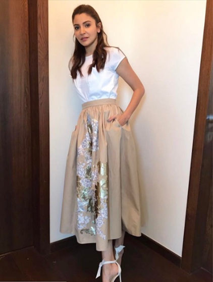 Need some tips to up your fashion game? Follow these style rules by Anushka Sharma 2