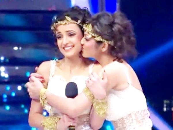 Pictures of Sanaya Irani and Drashti Dhami that are a definition of friendship goals 3