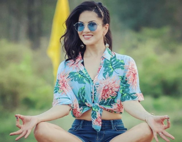 Pictures of Splitsvilla host Sunny Leone will give you style goals  5