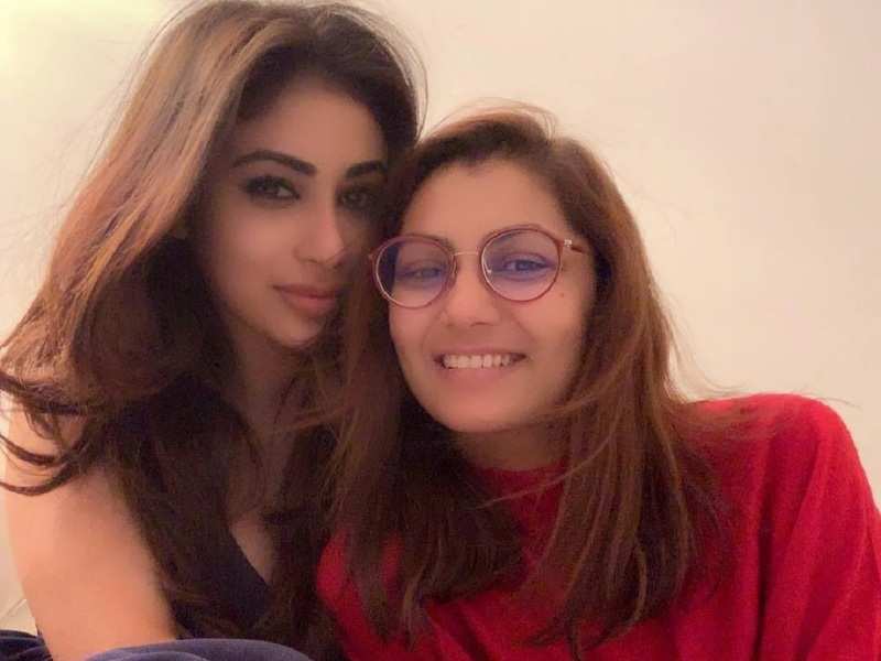 Pictures of Sriti Jha And Mouni Roy That Define Friendship Goals