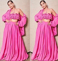When these pictures of Sonam Kapoor took our breath away with these pictures 2