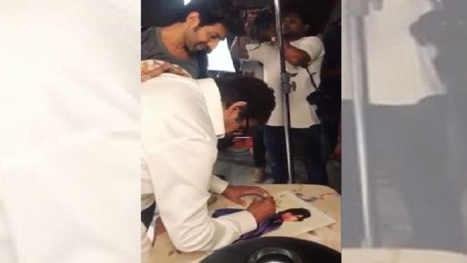 Amitabh Bachchan wins Kartik Aaryan's heart with this signature 