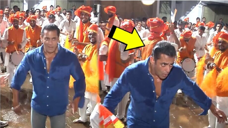 Salman Khan dances his heart out at Ganpati Visarjan 2019