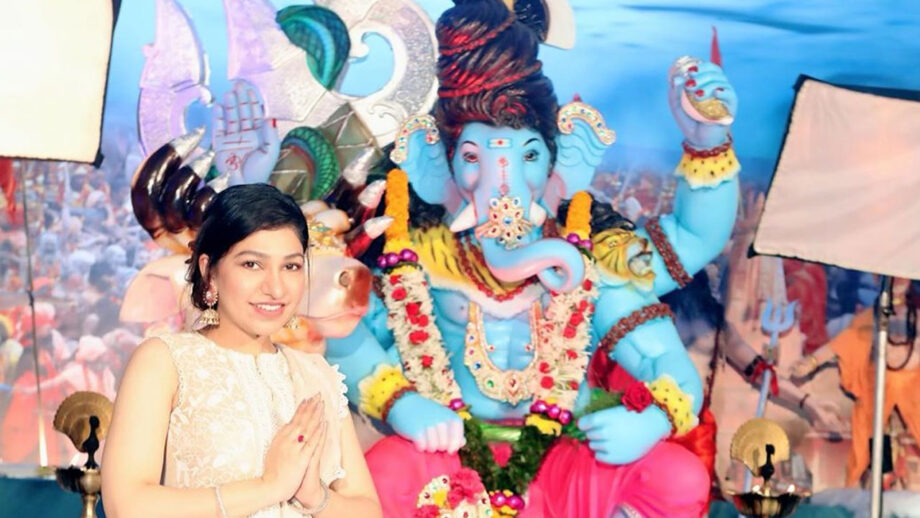 Tulsi Kumar seeks Ganpati Bappa’s blessings