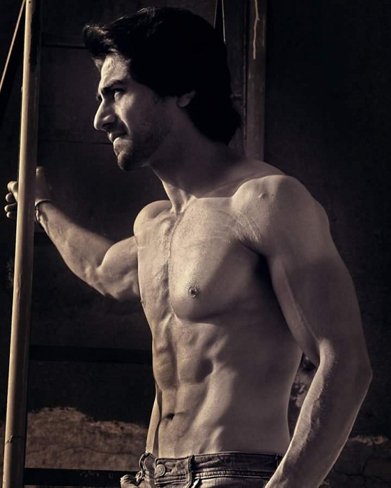 When Harshad Chopda left us drooling with his abs-tastic body 1