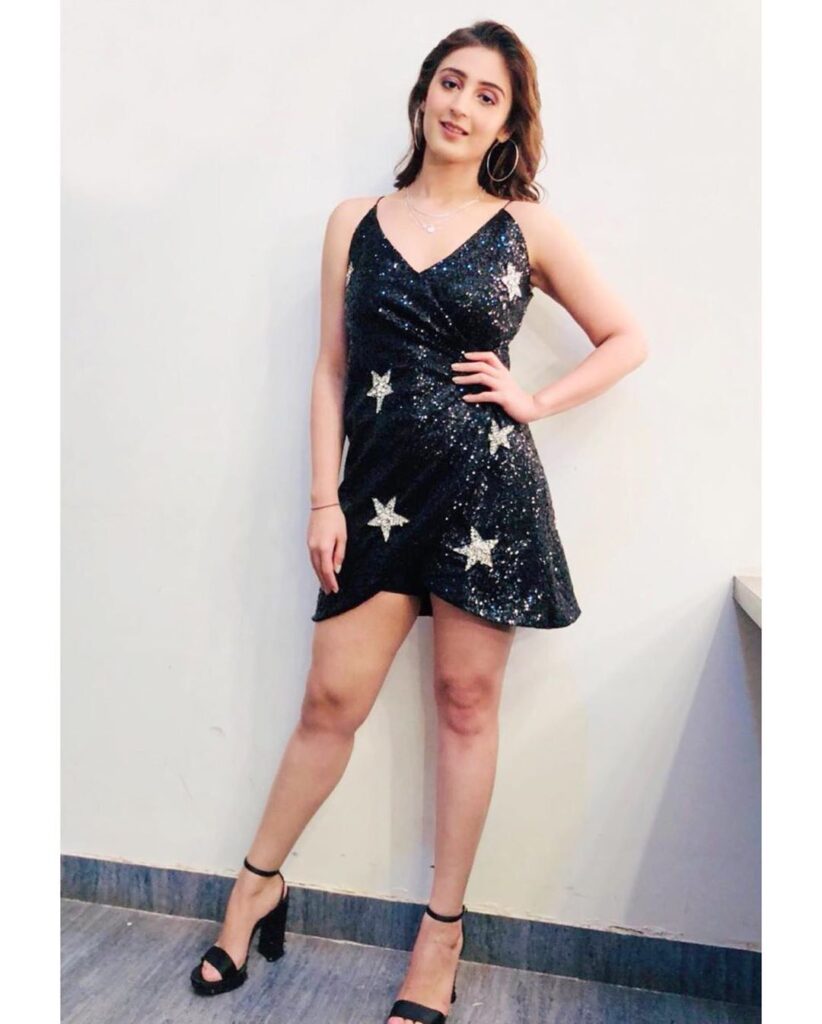 Here's why Dhvani Bhanushali proves she is the ultimate fashion diva - 0