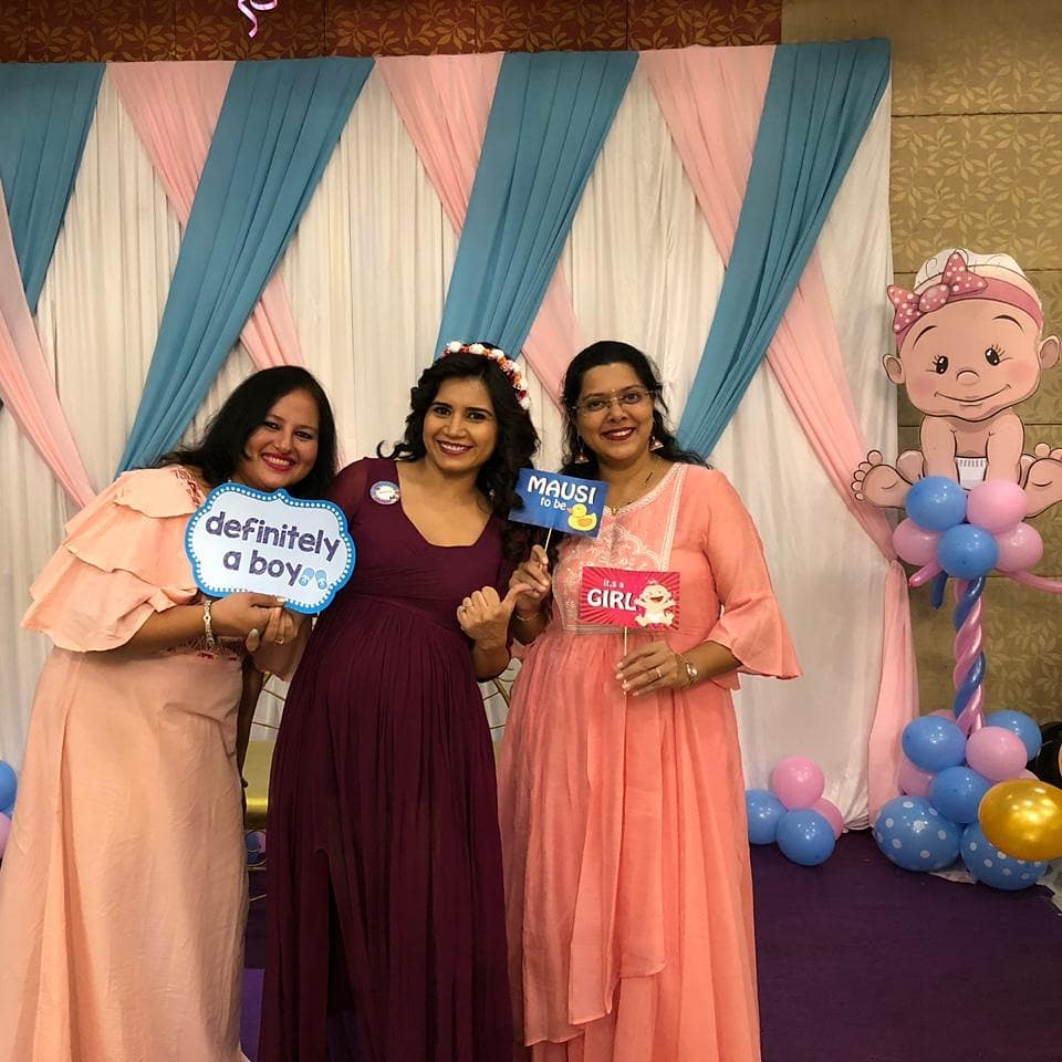 Indian baby shower ceremony Photo poses ideas | Baby shower photography,  Shower pics, Maternity photography poses couple