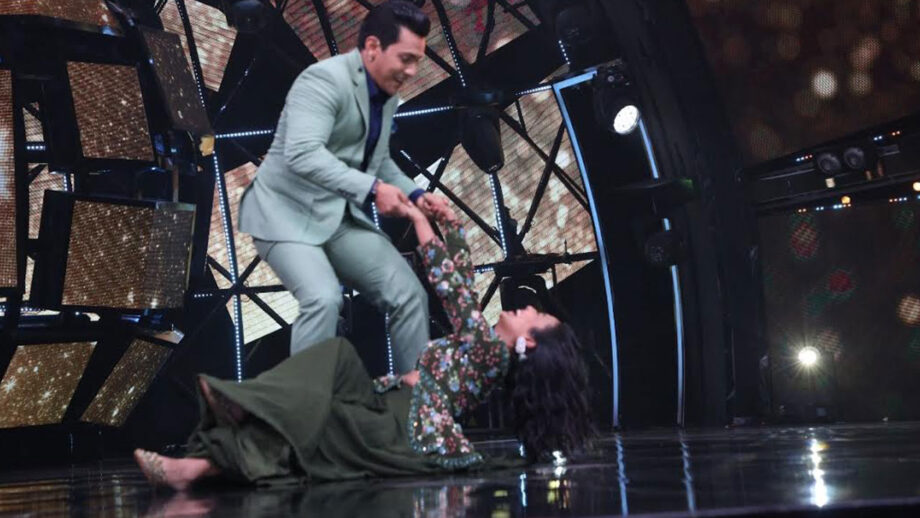 Indian Idol 11: OMG! Aditya drops Neha on the stage