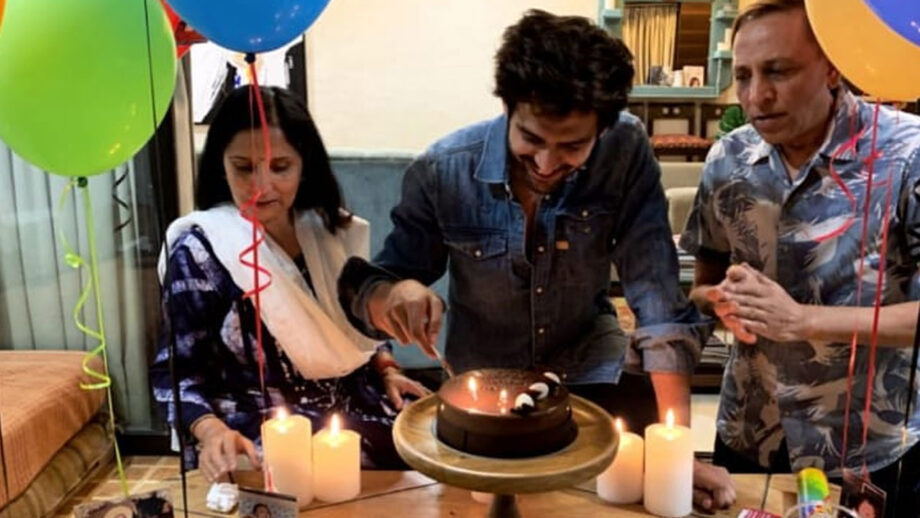 It's family time for Kartik Aaryan on his birthday