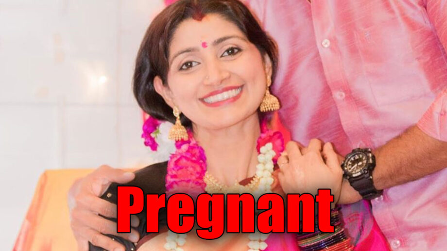 Actress Divya Unni is pregnant