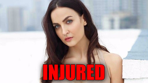 Elli AvrRam injures her knee