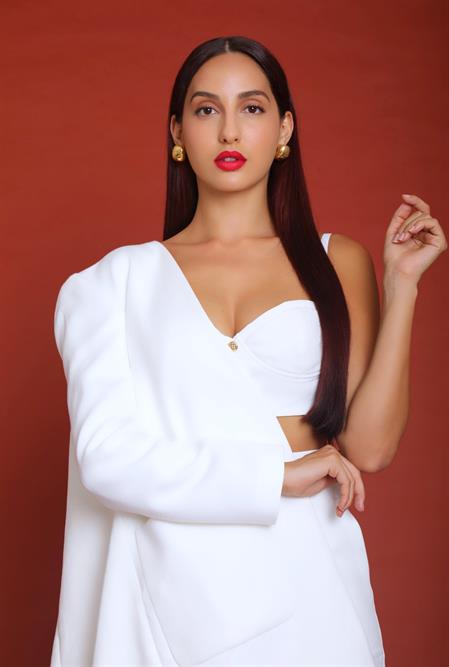 OMG! Nora Fatehi charms us in white outfits! - 5