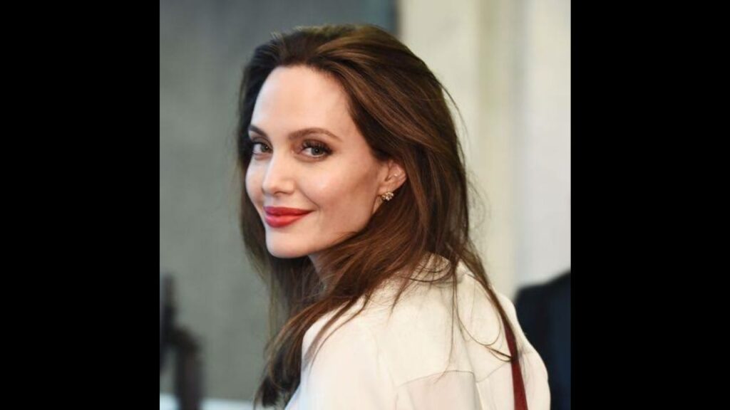 10 Angelina Jolie’s Fashion Looks You Can Try - 9