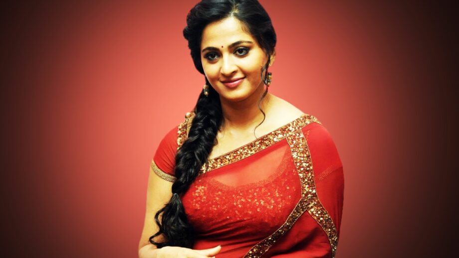 Anushka Shetty's HOTTEST saree looks 6