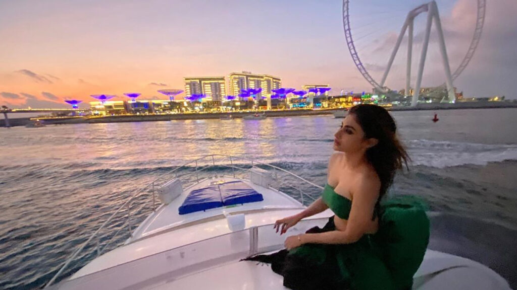 Mouni Roy's net worth and properties will blow your mind 3