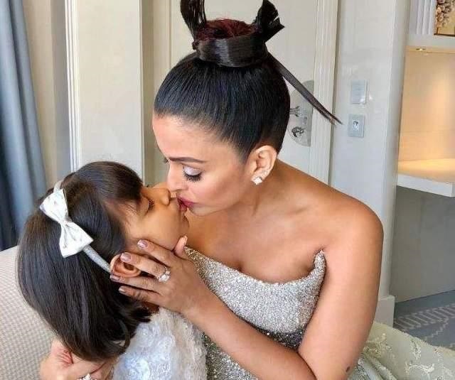 Adorable moments when Aishwarya Rai Bachchan kissed her daughter Aaradhya in public 4