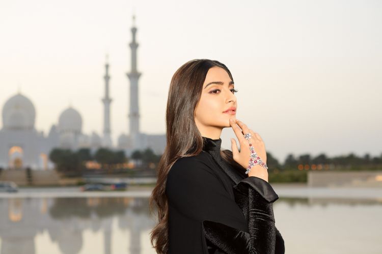 Fashion Icon Sonam Kapoor unveils the Jannah Collection, See Pics 1