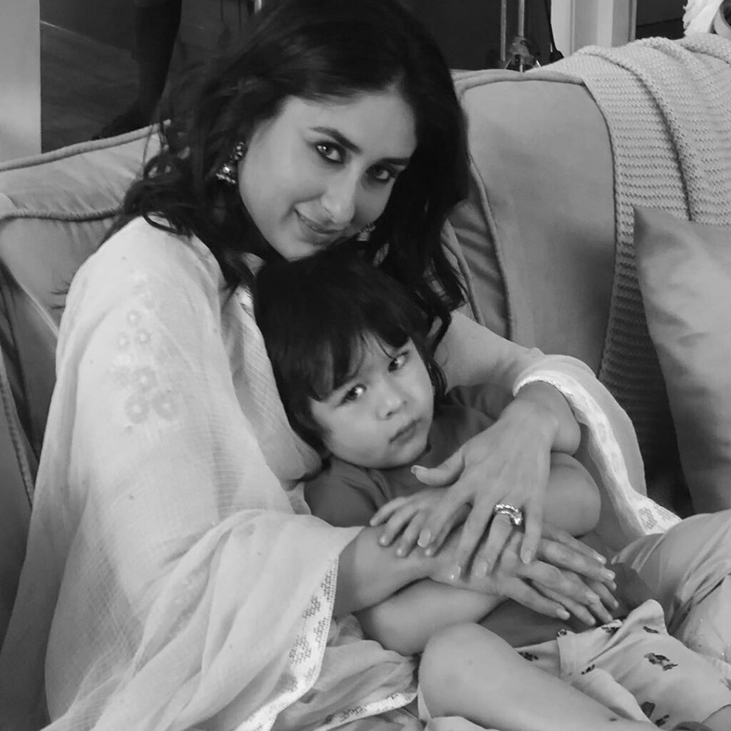 Monochrome Delight: When Kareena Kapoor and Taimur Ali Khan looked ABSOLUTELY ADORABLE hugging each other 1