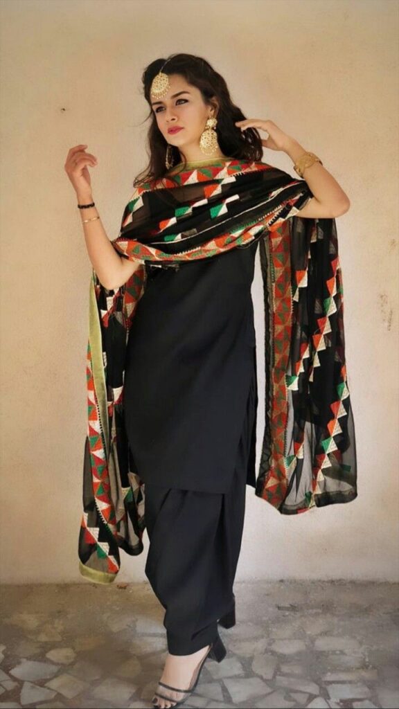 Himanshi Khurana Vs Neeru Bajwa: Which diva looks stunning in Punjabi  Salwaar suit? | IWMBuzz