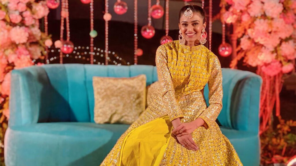 Prerna aka Erica Fernandes' outfits from the show is perfect for family functions 10