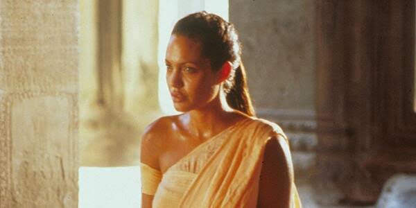 When Angelina Jolie totally rocked in sarees 4