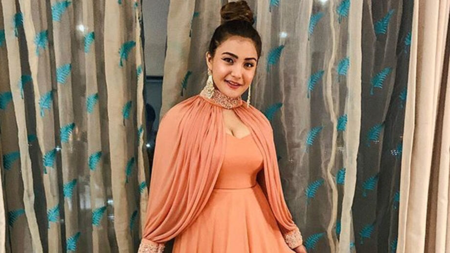 7 Aashika Bhatia's Outfits are perfect for Mehandi ceremony