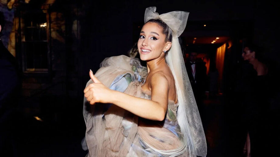 7 Ariana Grande's outfits are perfect for night party 7