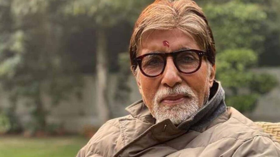 #BattleCovid19: Amitabh Bachchan stands in support of Janta Curfew, to clap for the cause