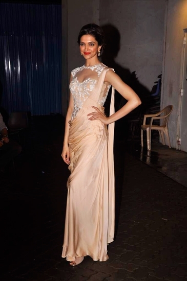 Deepika Padukone's Style Of Wearing Saree With A Modern Fusion Twist! - 3