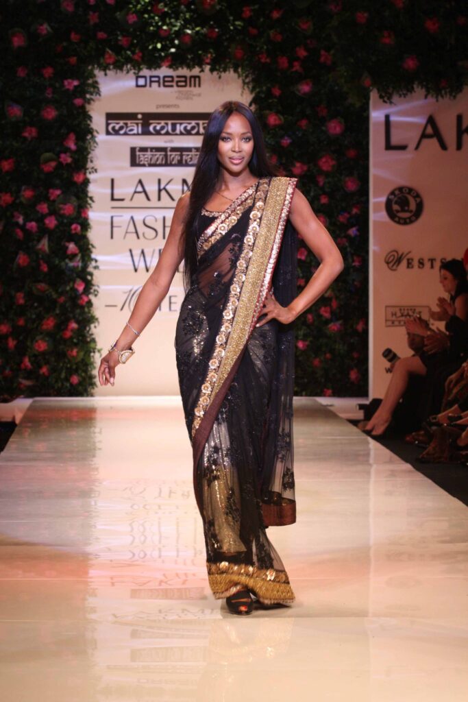 https://www.iwmbuzz.com/wp-content/uploads/2020/03/naomi-campbell-looks-drop-dead-gorgeous-in-saree-4-683x1024.jpg