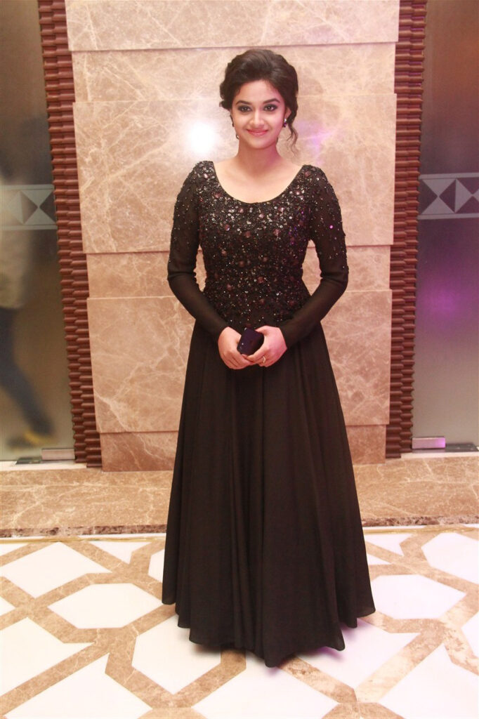 Samantha Akkineni Vs Vedhika Kumar Vs Nayathara Vs Keerthy Suresh: Who pulled off the black gown better? - 1